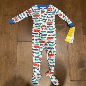 NWT Carter’s Baby Boys 18M Footie with Grippers
